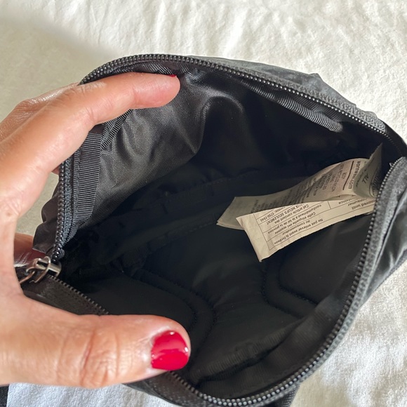 SOLD Black Patagonia Ultralight Black Hole Mini Hip Pack - Picture 7 of 7